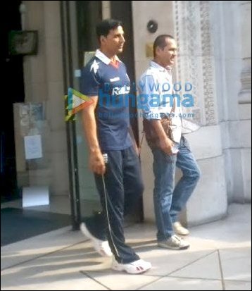 check out akshay kumar on sets of patiala house in london 7