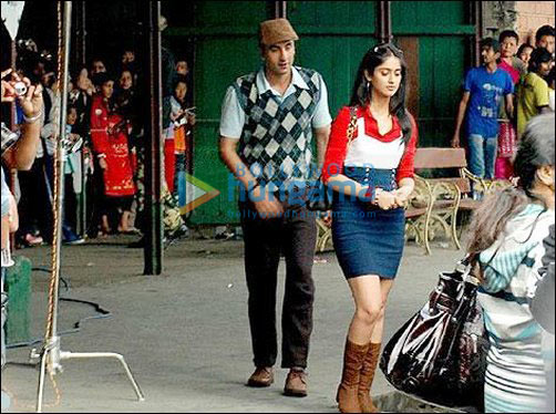 check out ranbir and ileana shooting for barfee in darjeeling 4