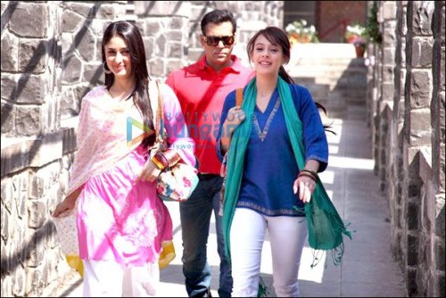 check out salman khan and kareena kapoor on the sets of bodyguard 4