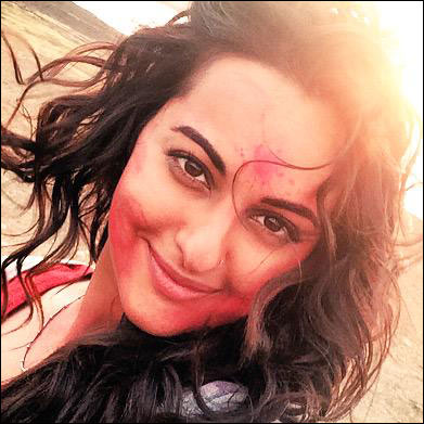 check out bollywood stars celebrate holi 8
