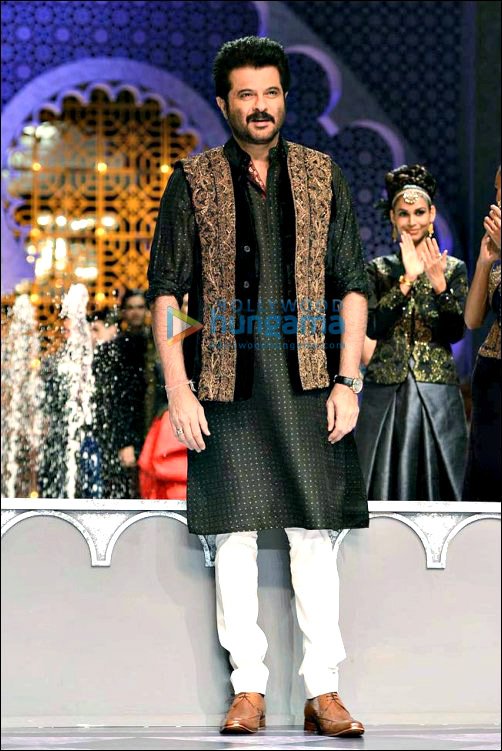 bollywood walks the ramp at aamby valley fashion week 5