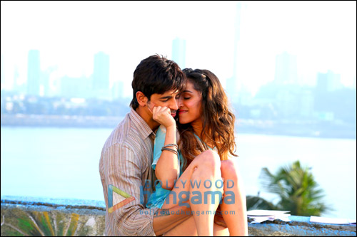 check out sidharth shraddha in galliyan from ek villain 3