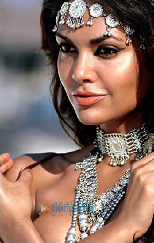 casting couch happens in almost every industry esha gupta 6