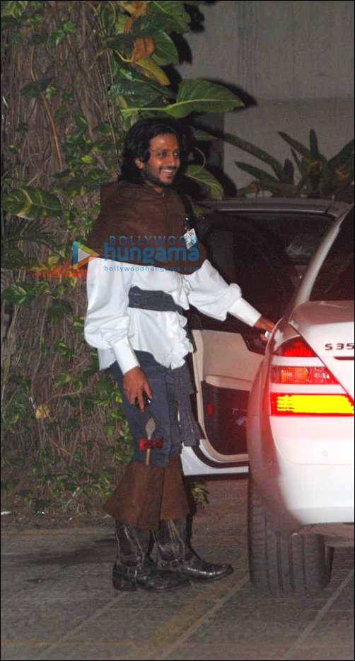 check out b town bigwigs in fancy dresses at hrithiks halloween bash 4