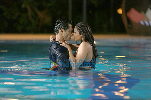check out daisy shah karan singh grover steam it up in hate story 3 5