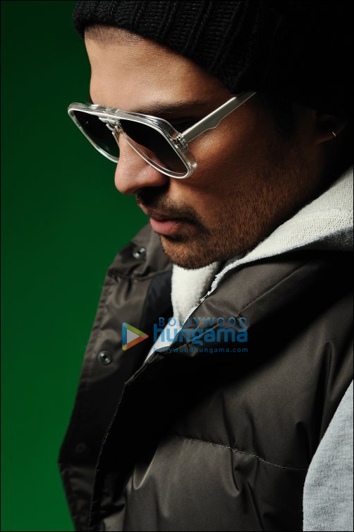 presenting himesh reshammiyas new look for his international album da edge 10