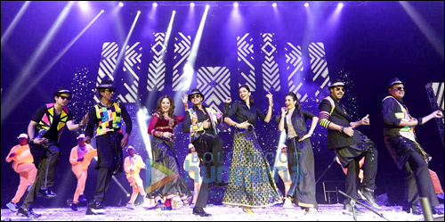 check out shah rukh khan and happy new year teams performance at slam the tour 2