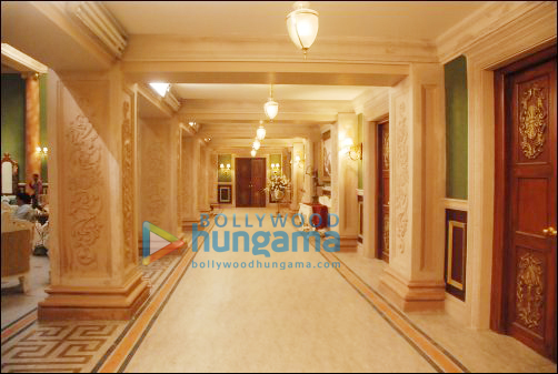 check out burglhey palace recreated at filmistan for housefull 2 3