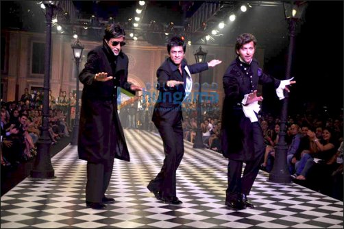 amitabh hrithik srk set ramp on fire at karan johars fashion show 4 amitabh hrithik srk set ramp on fire at karan johars fashion show 4