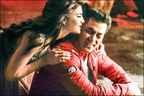 check out salman and jacqueline in the song hangover 2