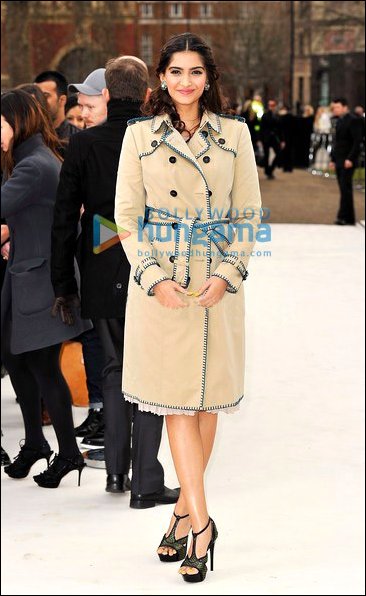 sonam kapoor at london fashion week 2