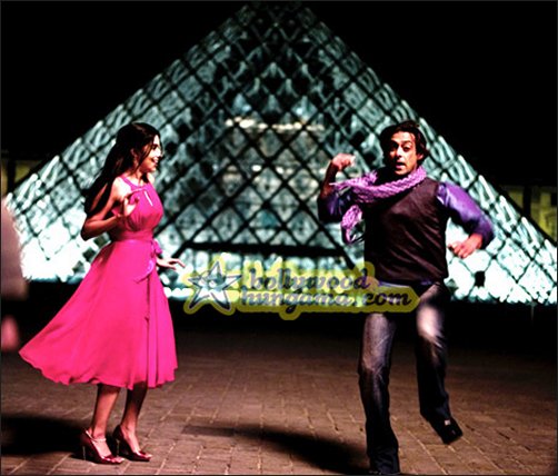 exclusive look at salman and asin shooting in paris for london dreams 7