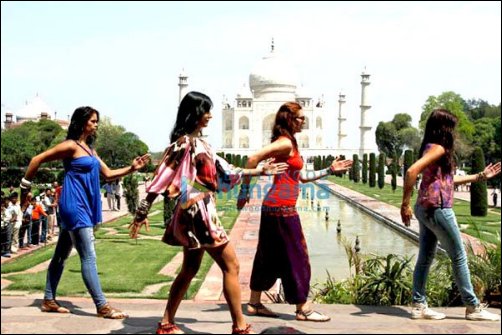 check out imran and katrina shoot for mere brother ki dulhan at taj mahal 3