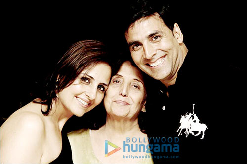 bollywood stars post their pictures with their moms on mothers day 2