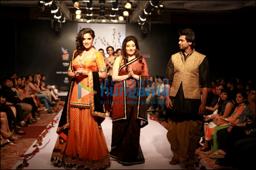 check out b town showstoppers at myntra bangalore fashion week 2