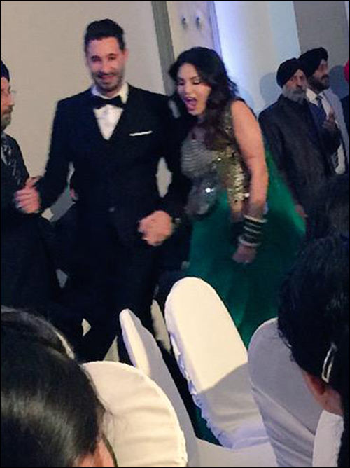 check out sunny leone and daniel weber dance at a wedding party 3