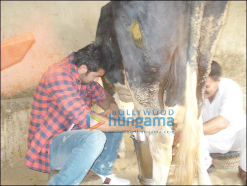 check out ranbir and imtiaz bond with a jat family 3