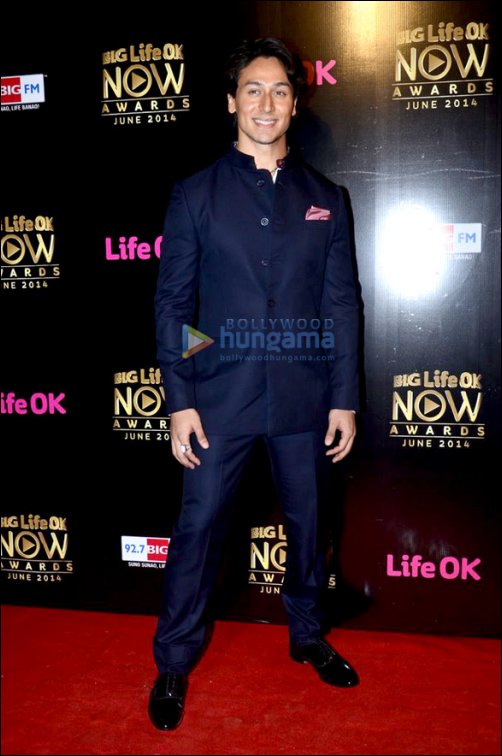 check out celebrities walking red carpet of life ok now awards 3