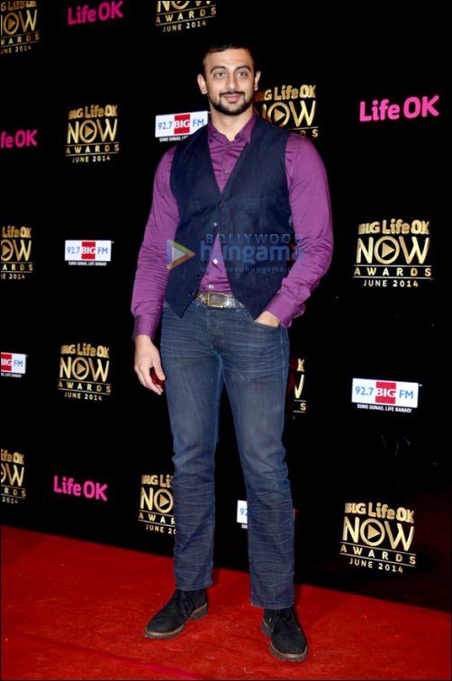 check out celebrities walking red carpet of life ok now awards 5
