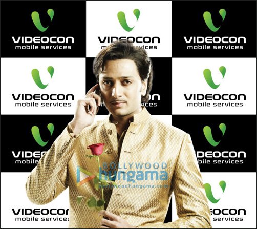 check out riteishs different looks in latest videocon mobile campaign 2