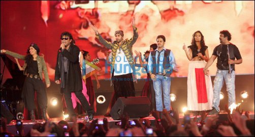 check out ranbir and rahman rock the stage at the rockstar concert 2