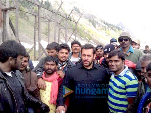 check out salman khan kareena kapoor khan shooting in kashmir for bajrangi bhaijaan 2