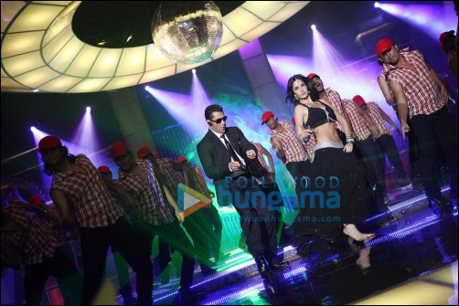 check out salman katrina and shera grooving to the beats of bodyguard 5