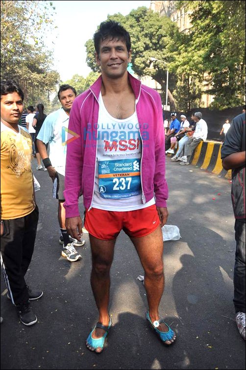 check out celebs at mumbai marathon 9