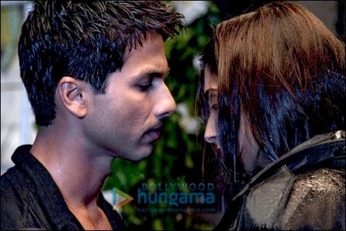 check out shahid kapoor and sonam kapoor in mausam 3