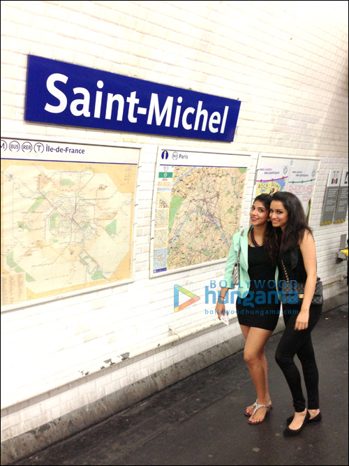 check out shraddha kapoor holidaying with friends 3