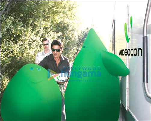 king khan has a green day with his 2 new friends chouw and mouw 3