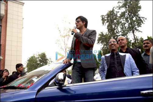 srk plays host at management institution quiz competition 4