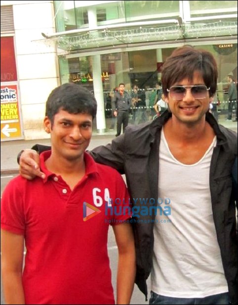 check out priyanka chopra and shahid kapoor on the sets of teri meri kahani 4