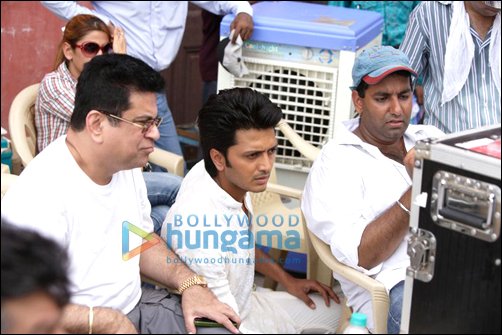 check out riteish and genelia on the sets of tere naal love ho gaya 3