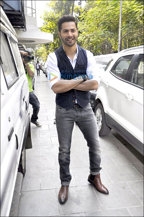 check out varun dhawans top 5 looks during badlapur promotions 3