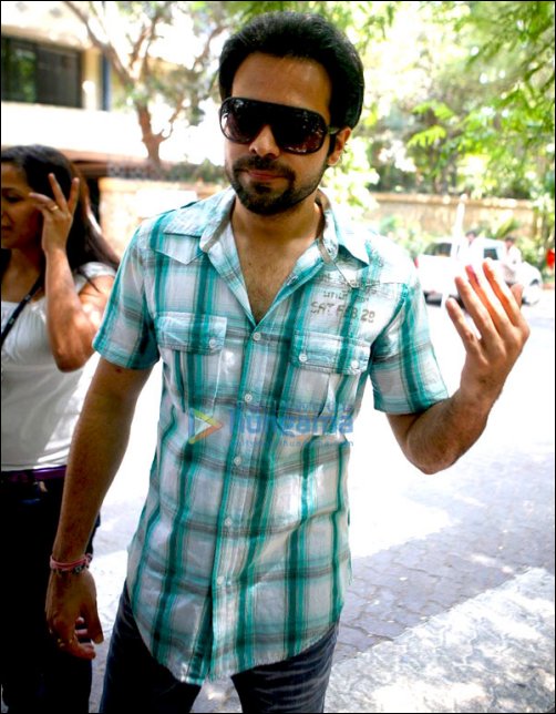 bollywood biggies turn up to cast their vote 4