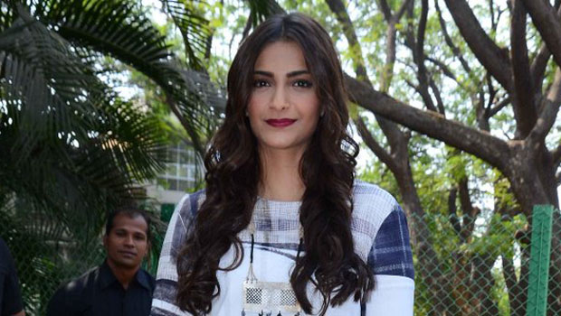 Sonam Kapoor Promotes ‘Neerja’ At IIT Bombay