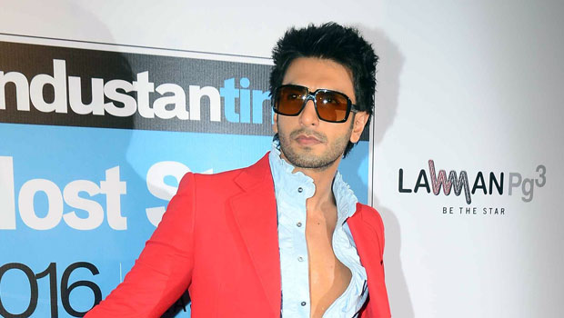 “Meri Jagah Amitabh Bachchan Ke Pairo Mein Hai, Unke Charno Mein”: Ranveer Singh