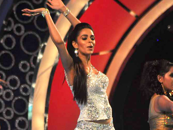 bollywood rocks at umang police show 2012 4