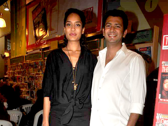 vinod khanna and lisa haydon at biddus book launch 5