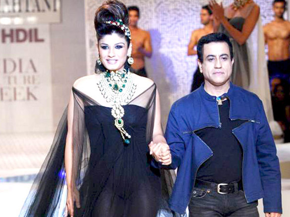 raveena walks for raj mahtani at hdil india couture week 2010 4