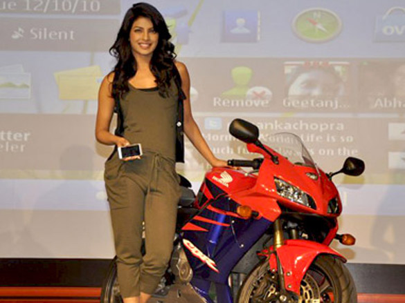 priyanka chopra unveils the new nokia n8 4