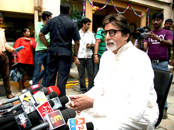 amitabh bachchan celebrates birthday with media 7