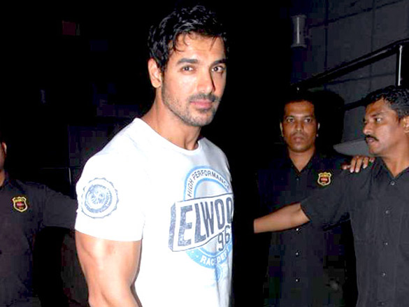 john and bipasha attend jhootha hi sahi special screening 5