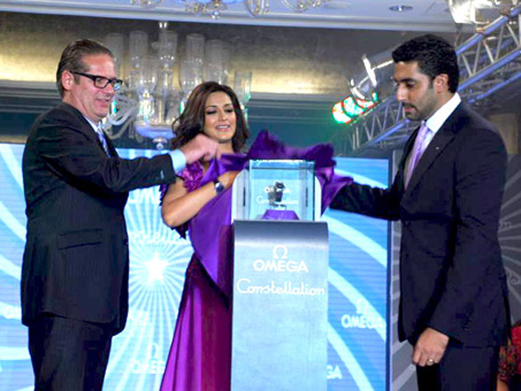 abhishek and sonali bendre at omega constellation watches fashion show 3