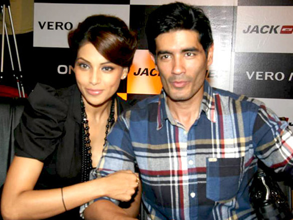 bipasha basu and manish malhotra at vero moda model auditions 4