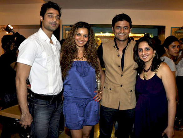 chitrangda gul and vidya malvade grace roopa vohras collection launch 7
