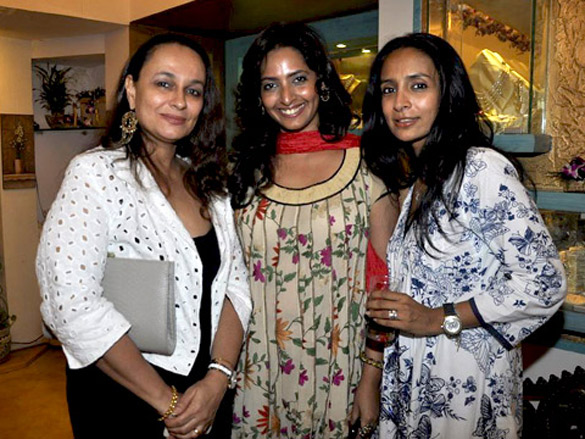 chitrangda gul and vidya malvade grace roopa vohras collection launch 12