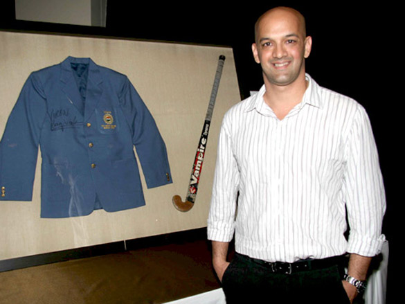 rahul bose at equation a sports memorabilia auction 13