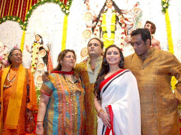 rani mukherjee ayan mukerji at durga pooja 6